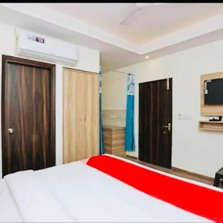 Del Fox Hotel, Delhi Airport ニューデリー エクステリア 写真