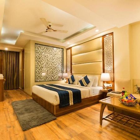 Del Fox Hotel, Delhi Airport ニューデリー エクステリア 写真