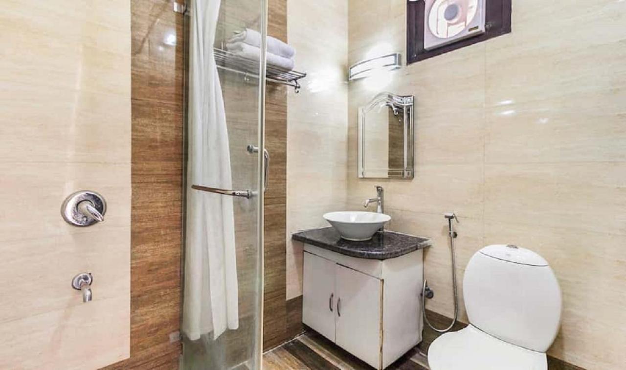 Del Fox Hotel, Delhi Airport ニューデリー エクステリア 写真