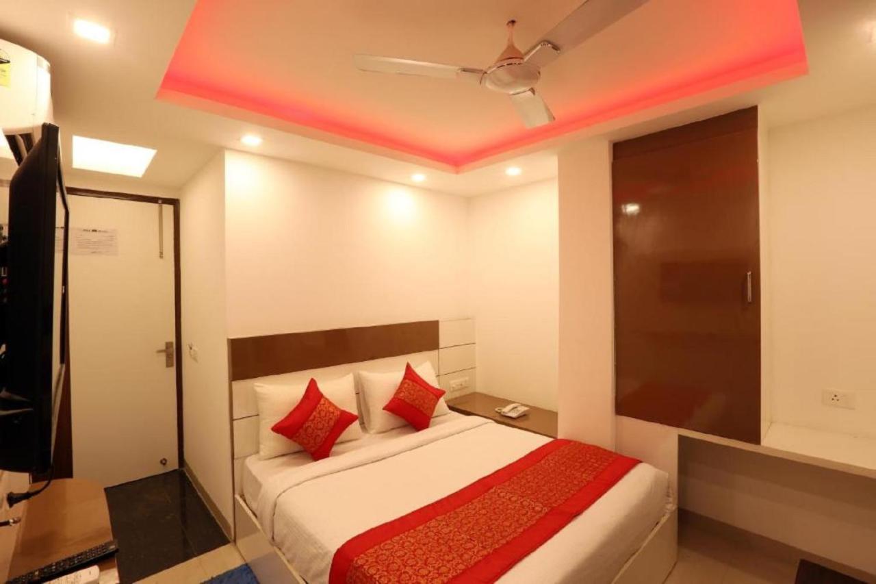 Del Fox Hotel, Delhi Airport ニューデリー エクステリア 写真