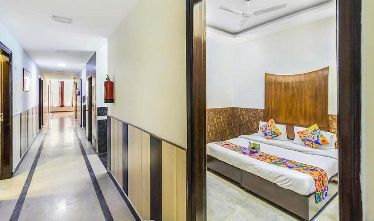 Del Fox Hotel, Delhi Airport ニューデリー エクステリア 写真