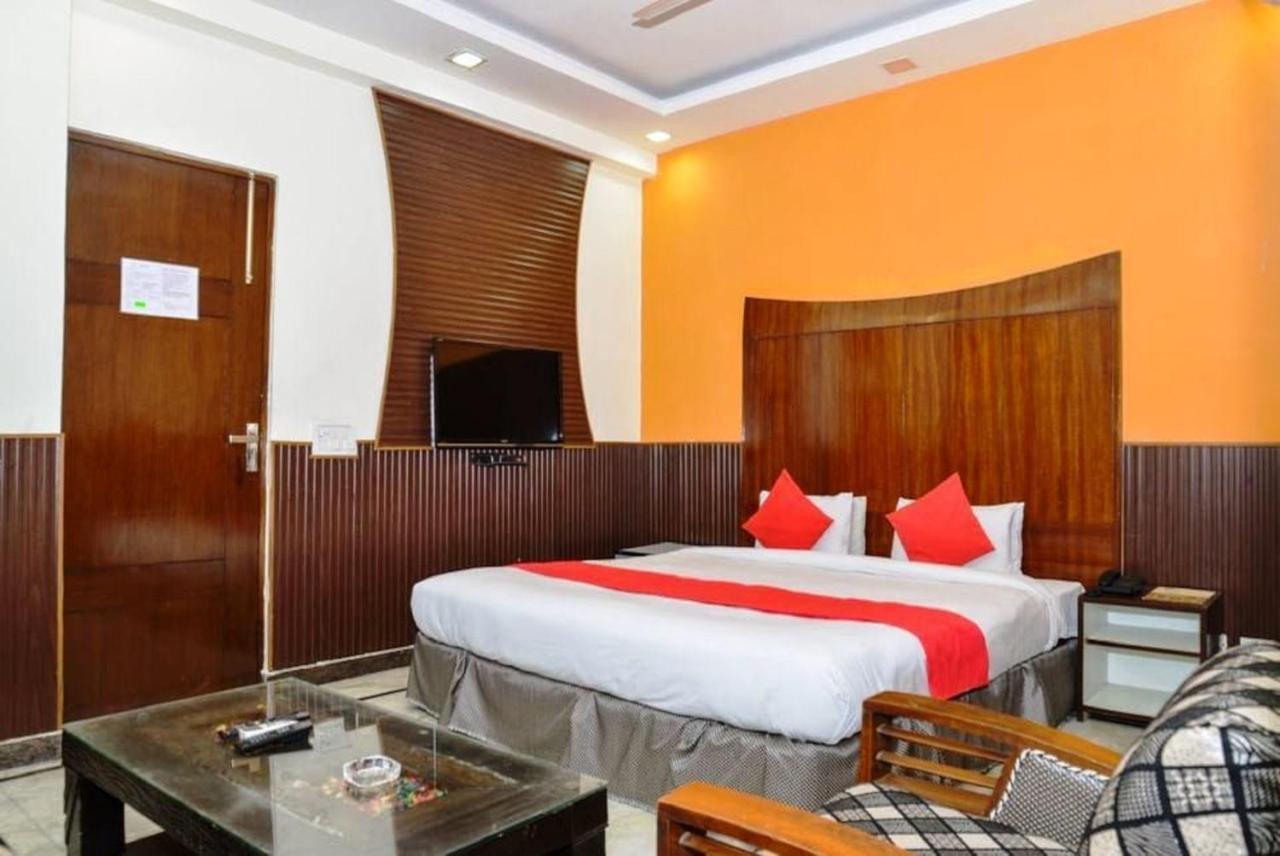 Del Fox Hotel, Delhi Airport ニューデリー エクステリア 写真