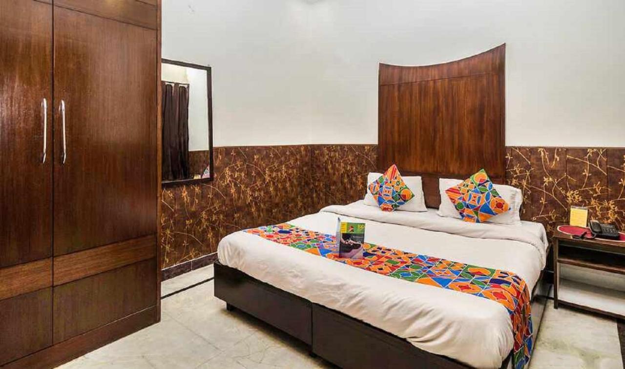 Del Fox Hotel, Delhi Airport ニューデリー エクステリア 写真