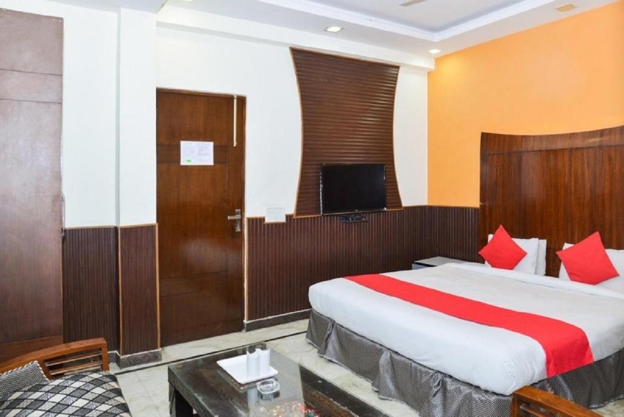 Del Fox Hotel, Delhi Airport ニューデリー エクステリア 写真