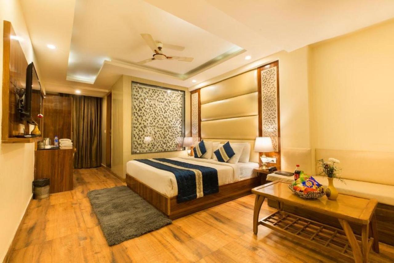 Del Fox Hotel, Delhi Airport ニューデリー エクステリア 写真